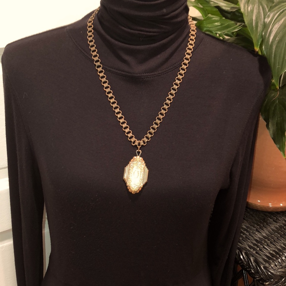 PERUVIAN CONNECTION-STUNNING BLK- SHARKBITE HEM